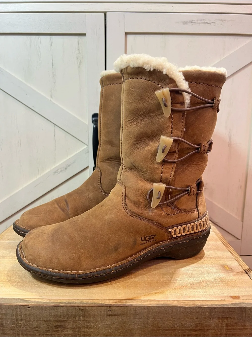 UGG Australia Kona Toggle 5156 Boots Brown Suede Size 7 Womens Leather Sheepskin
